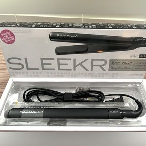 Sleekr professional flat iron